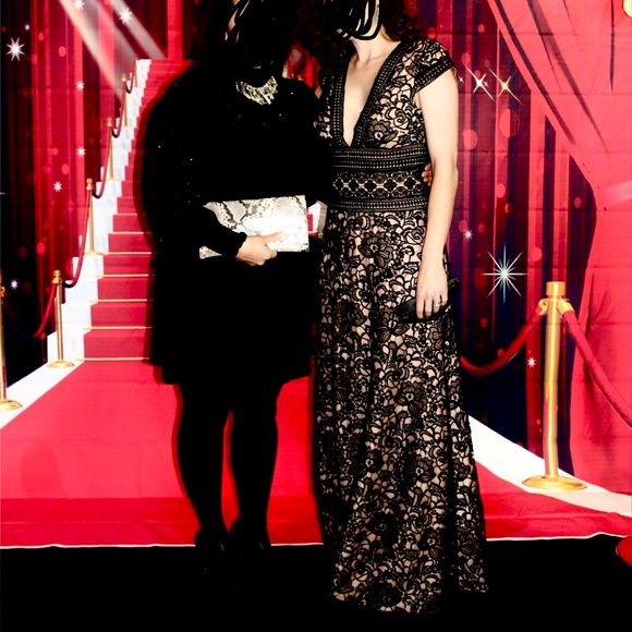 Monique Lhuillier gown formal dress black florallace overlay couture plunge neck - Picture 16 of 16